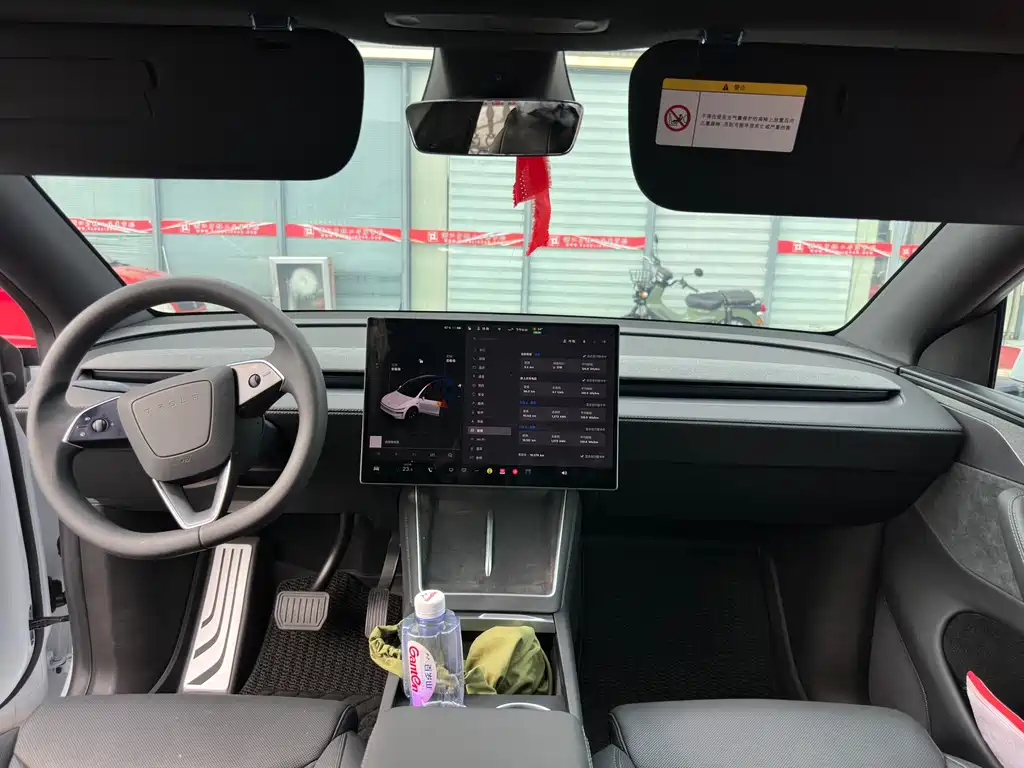 Tesla Model Y L — миниатюра 7