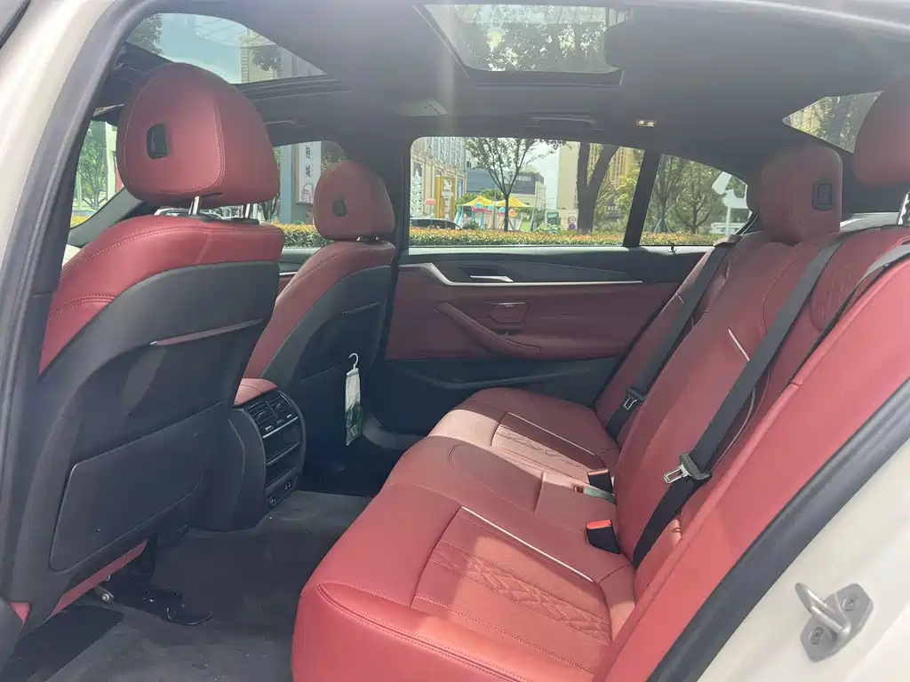 BMW 5 Series — миниатюра 6