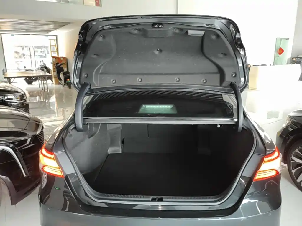 Toyota Camry — миниатюра 19