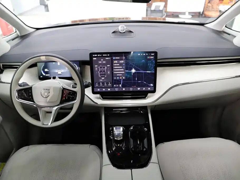 Volvo EM90 — миниатюра 15