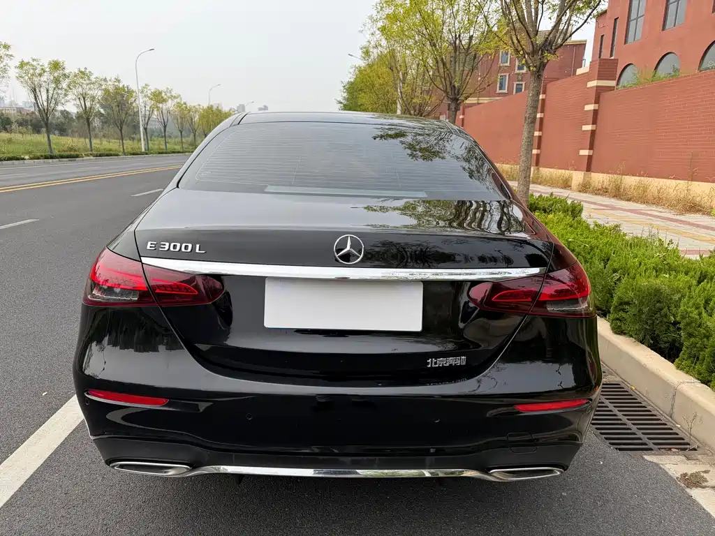 Mercedes-Benz E-Class — миниатюра 20