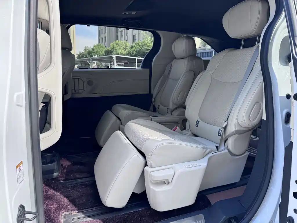 Toyota Sienna — миниатюра 11