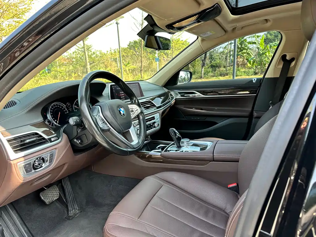 BMW 7 Series 7 2018 730Li Lead