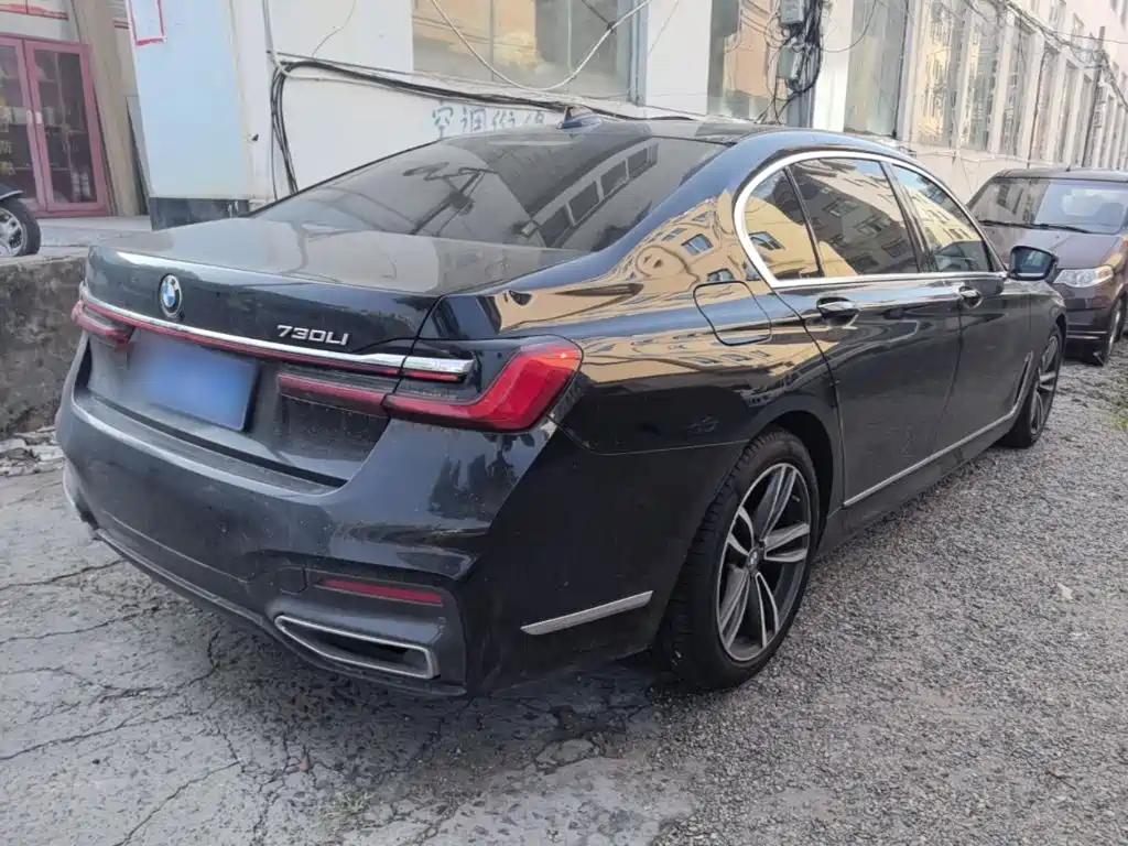 BMW 7 Series — миниатюра 7