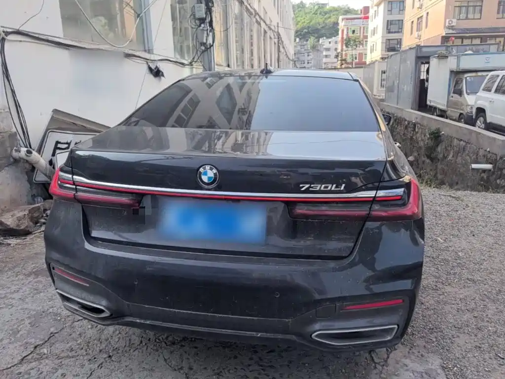 BMW 7 Series — миниатюра 6