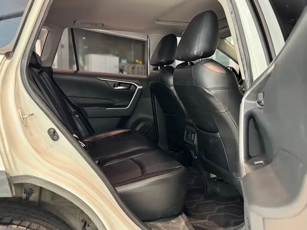Toyota RAV4 — миниатюра 20
