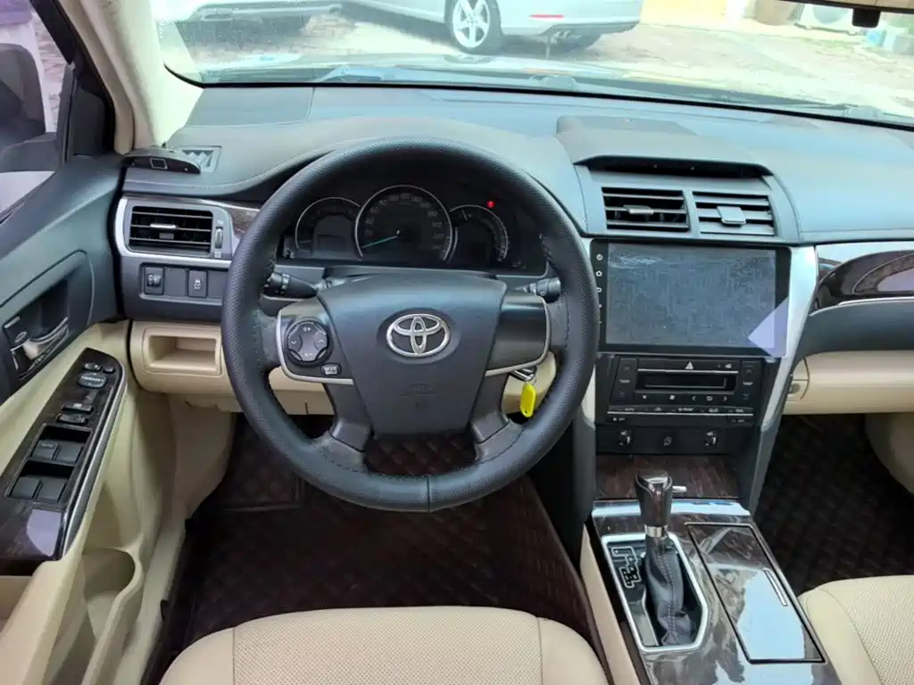 Toyota Camry — миниатюра 11