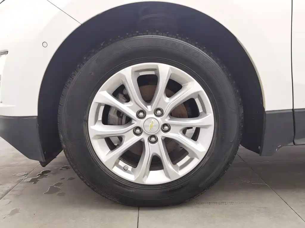 Chevrolet Equinox — миниатюра 17