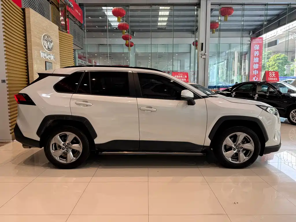 Toyota RAV4 — миниатюра 5
