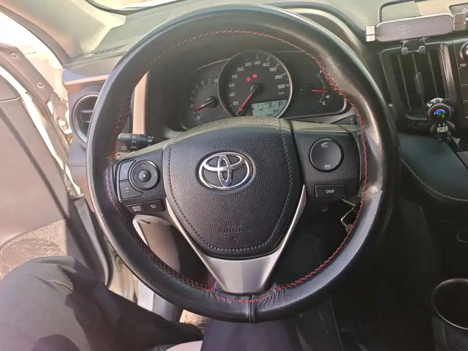 Toyota RAV4 — миниатюра 15