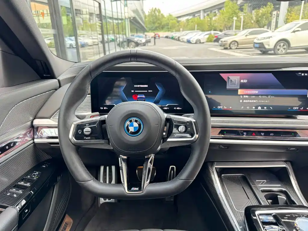 BMW i7 — миниатюра 12