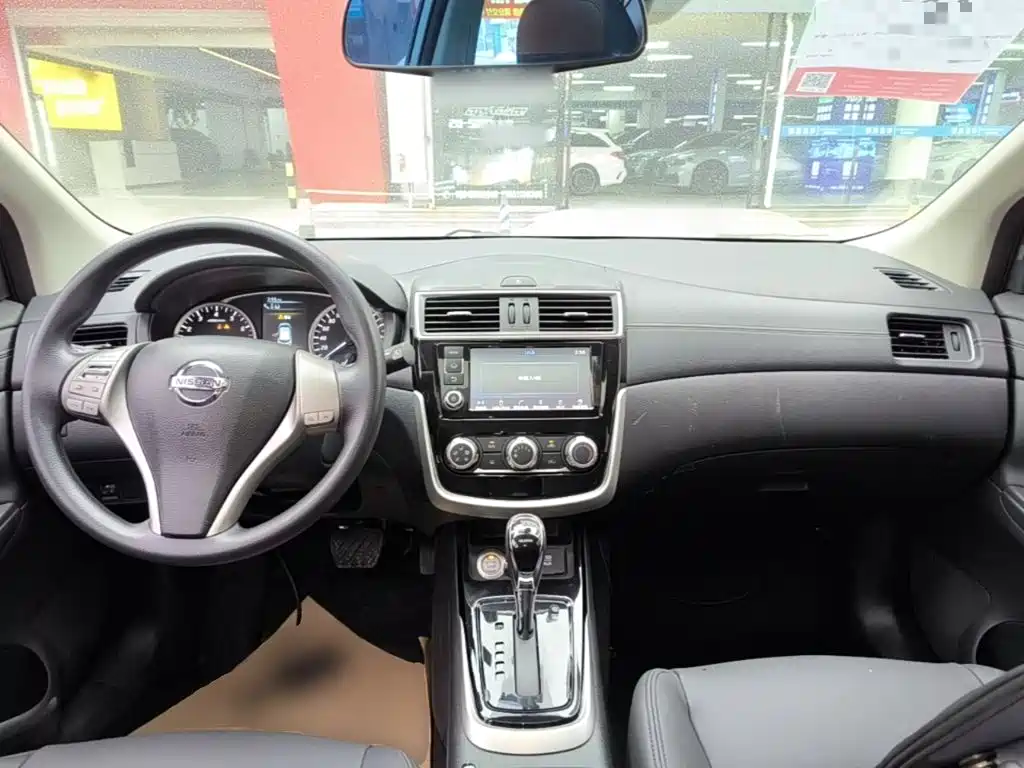 Nissan Tiida — миниатюра 10