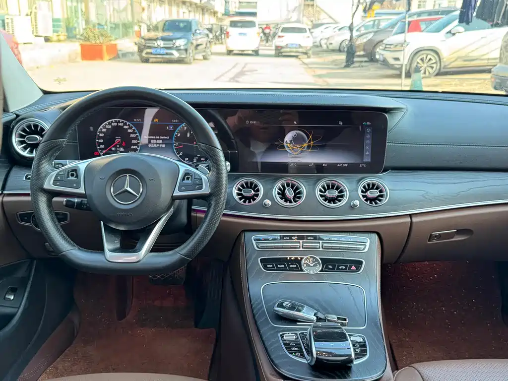 MERCEDES-BENZ E CLASS