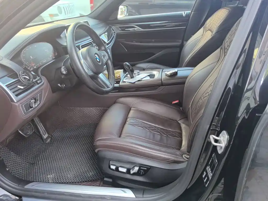 BMW 7 Series — миниатюра 15