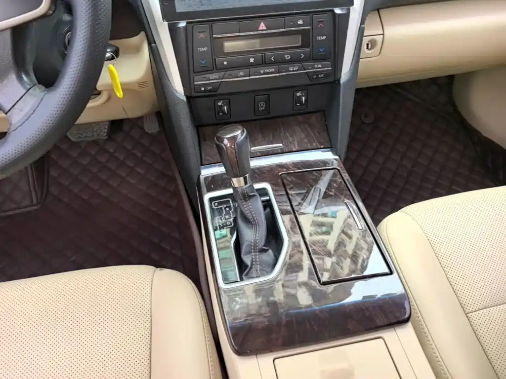 Toyota Camry — миниатюра 14