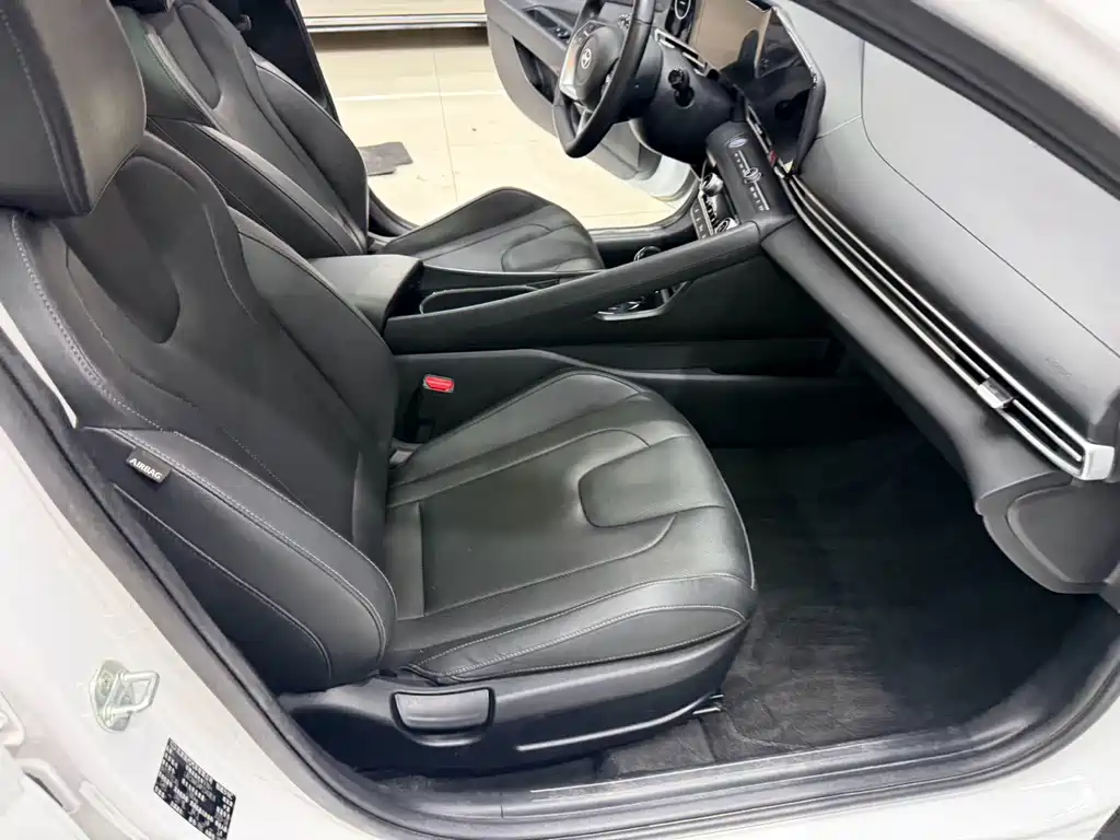 Hyundai Elantra — миниатюра 15