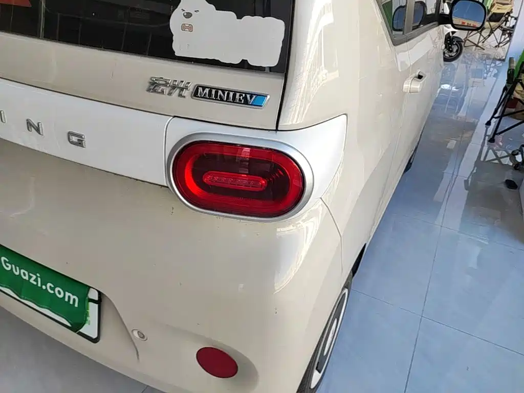 Wuling MINIEV — миниатюра 8