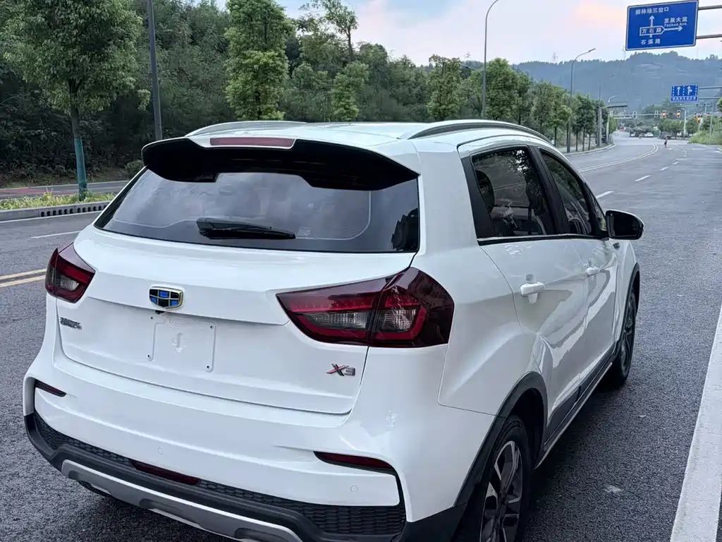 Geely Vision X3 — миниатюра 9