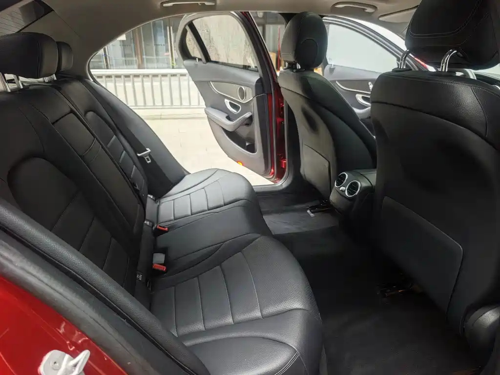 Mercedes-Benz C-Class — миниатюра 12