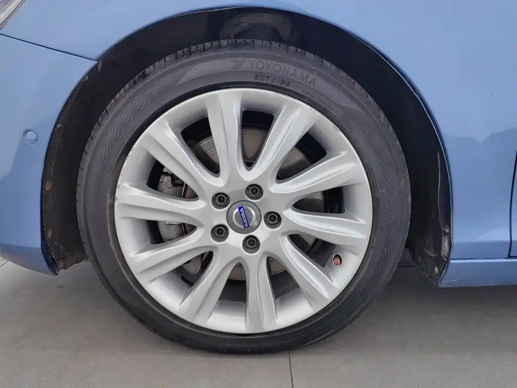 Volvo V40 — миниатюра 17