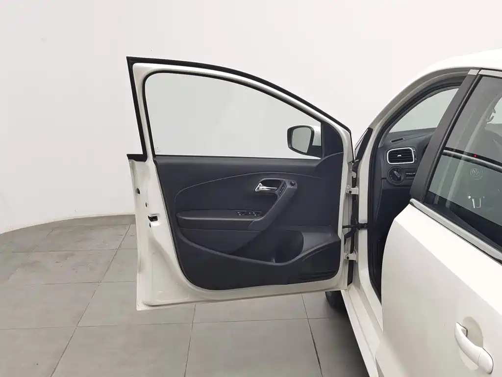 Volkswagen Polo — миниатюра 8