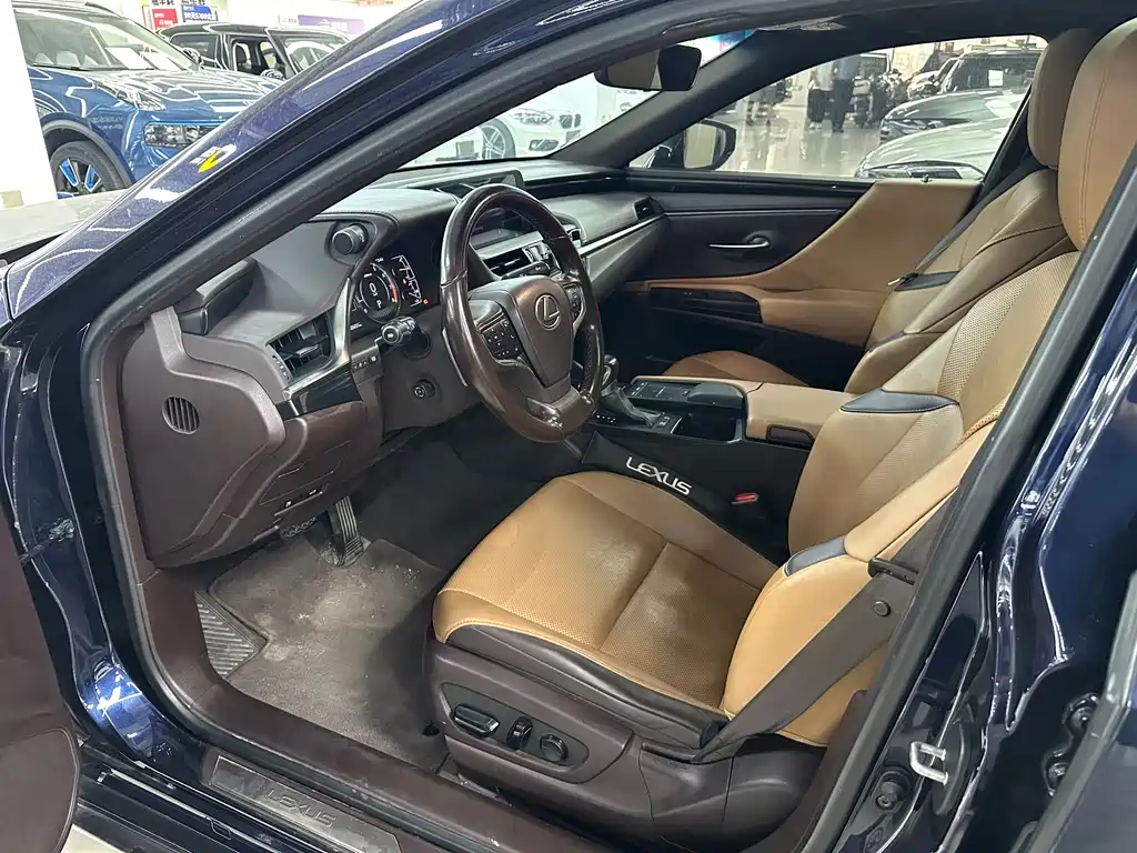 Lexus ES — миниатюра 15