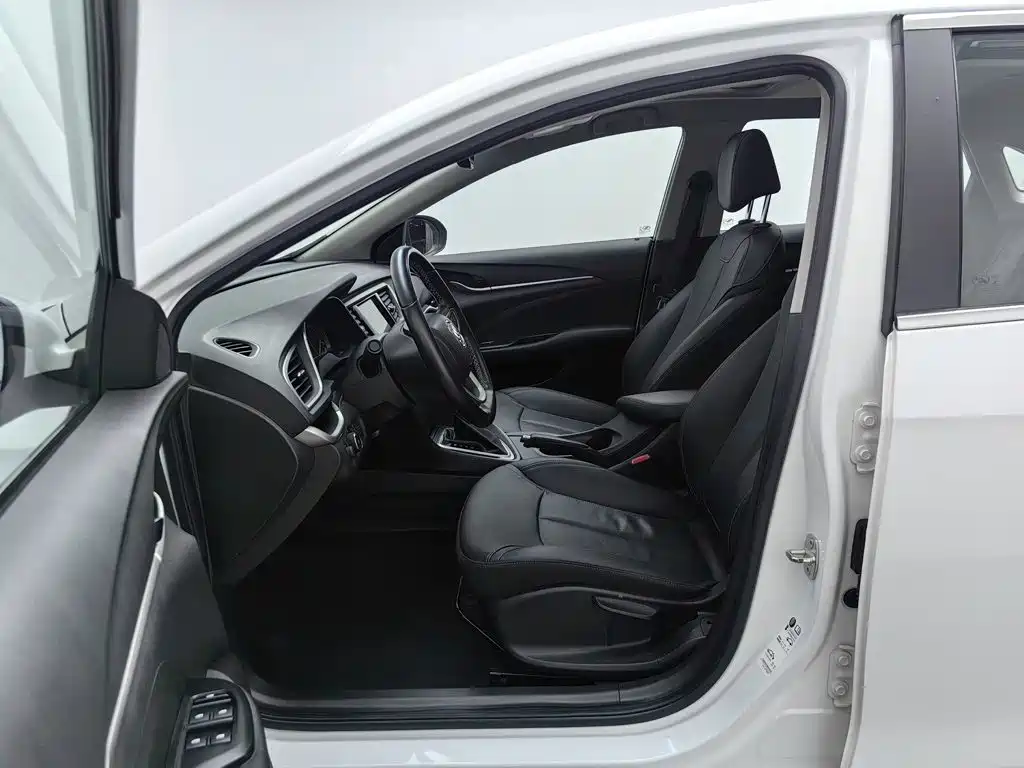 Buick Excelle — миниатюра 10