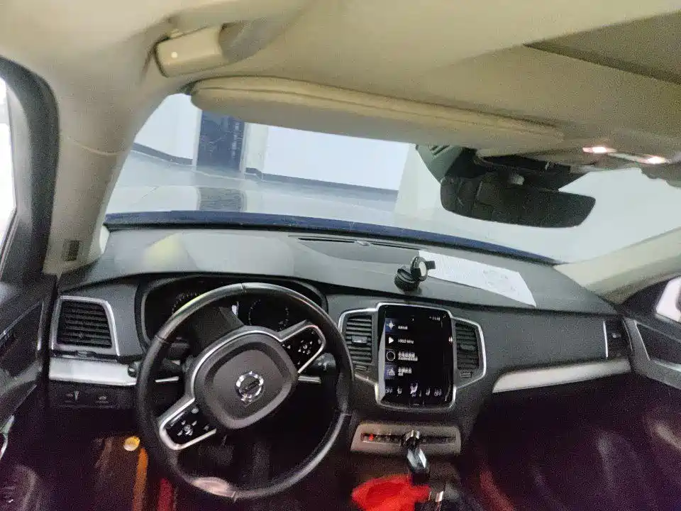 Volvo XC90 — миниатюра 5