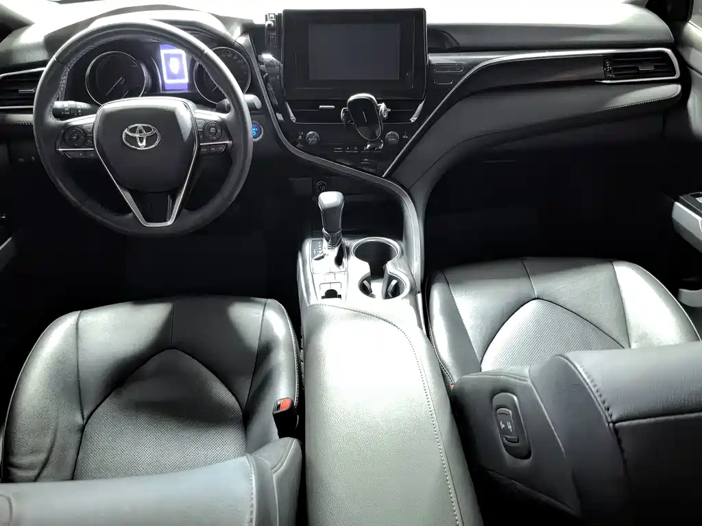 Toyota Camry — миниатюра 7