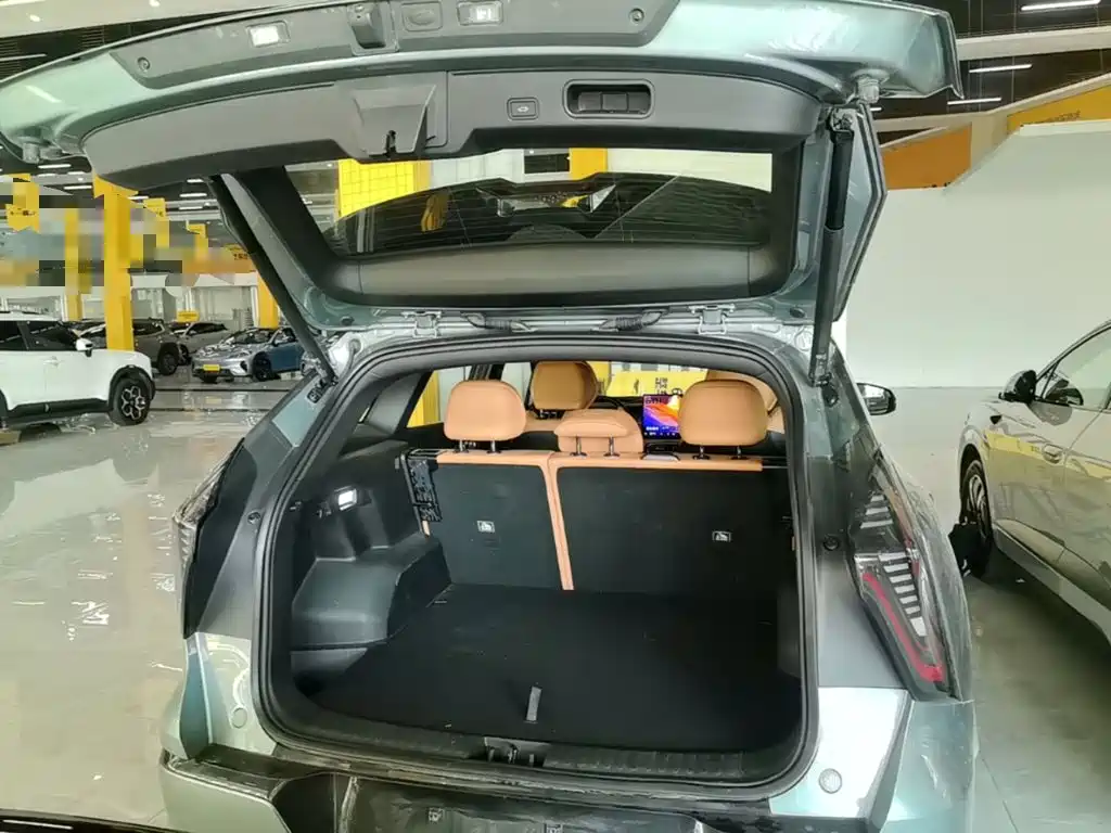 Geely Boyue L — миниатюра 19
