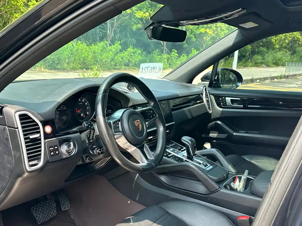 Porsche Cayenne — миниатюра 4