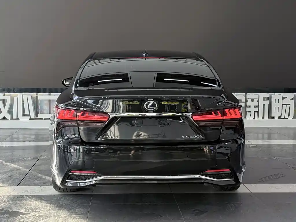 Lexus LS — миниатюра 6