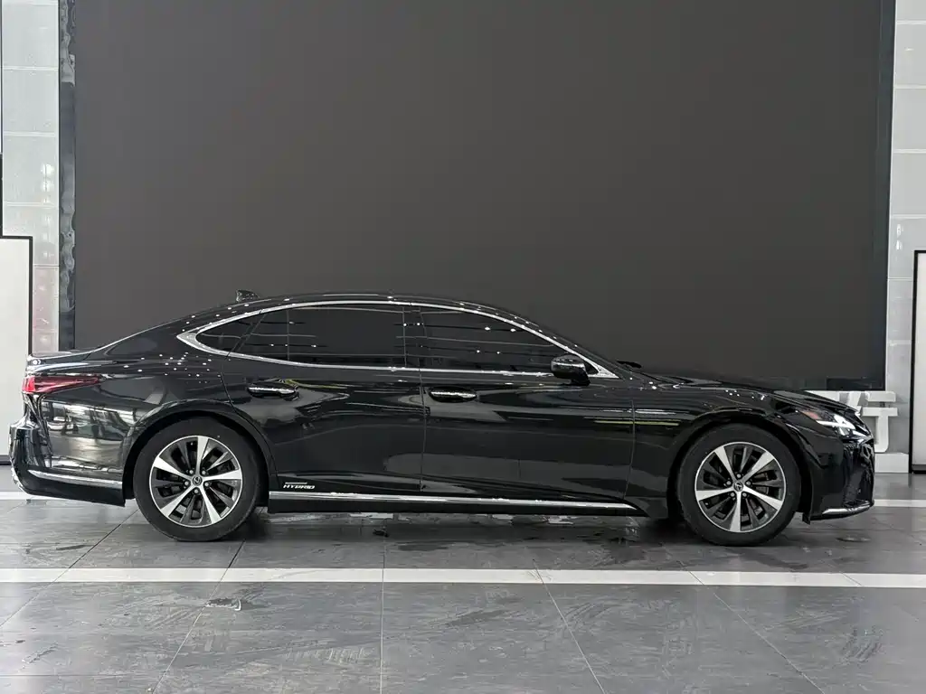 Lexus LS — миниатюра 3
