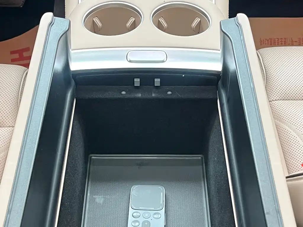 XPeng X9 — миниатюра 41