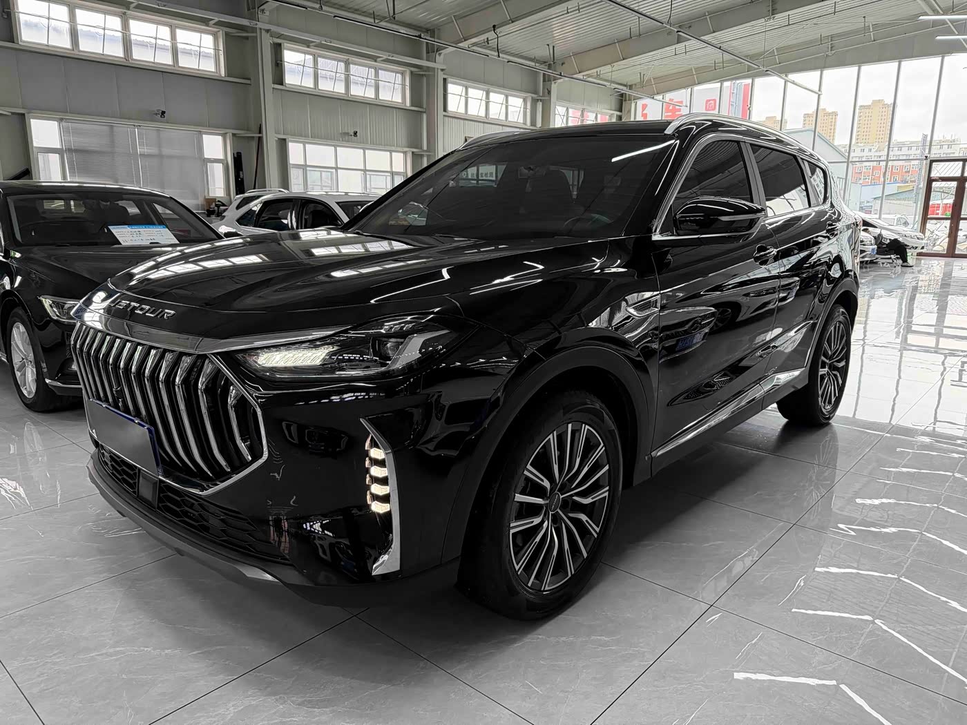 Jetour Jetour X70 PLUS 1.5 л 2023 г. Чёрный, пробег 42000 км