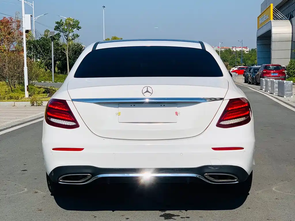 Mercedes-Benz E-Class — миниатюра 6