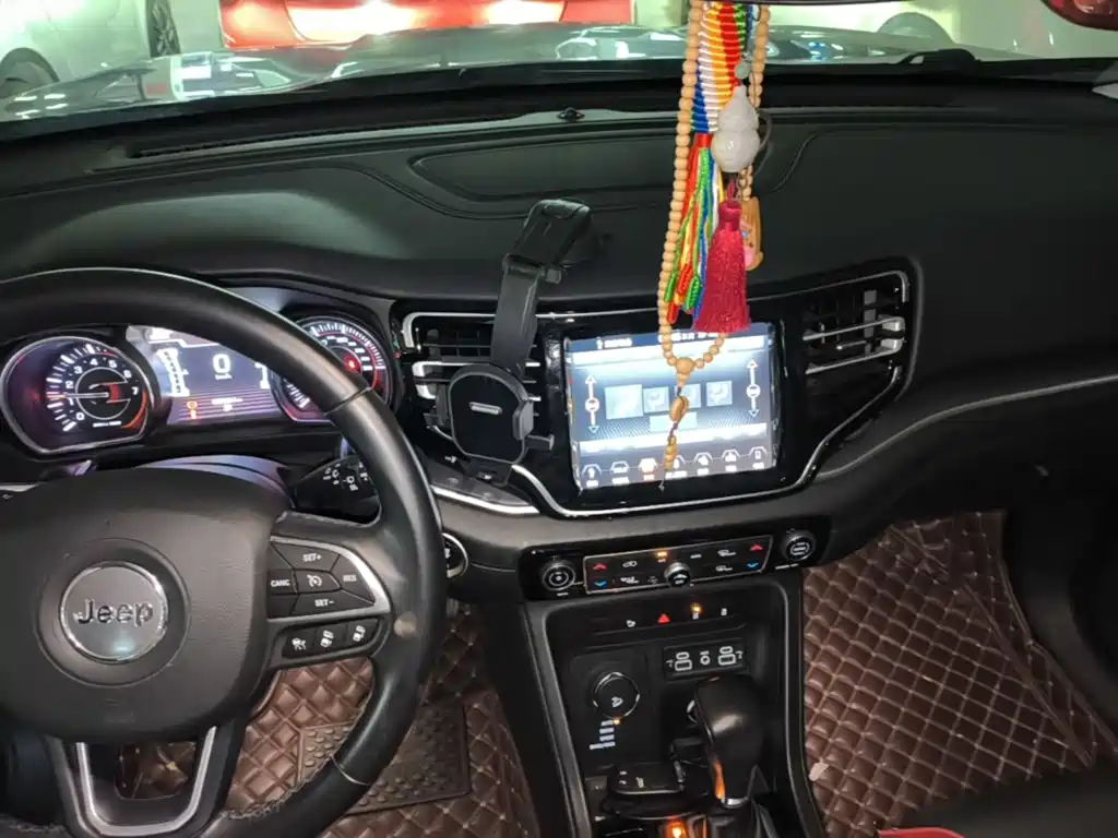 Jeep Grand Commander — миниатюра 10