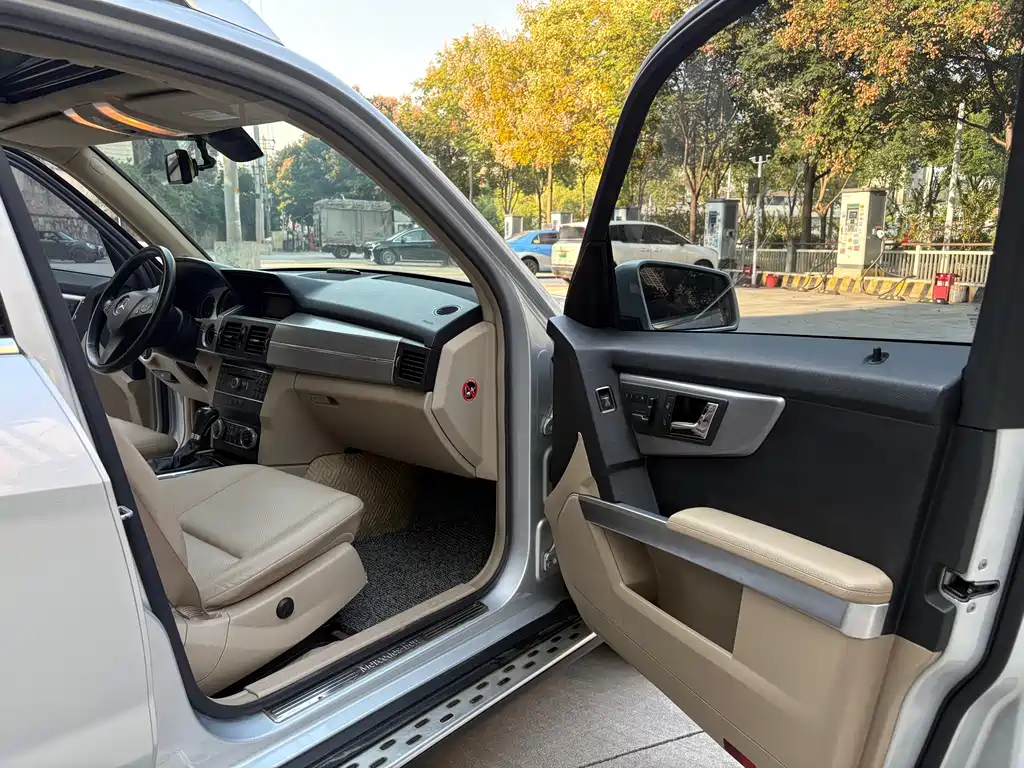 Mercedes-Benz GLK-Class (Import) — миниатюра 14