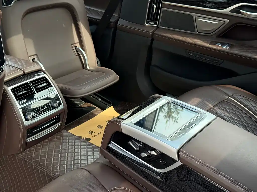 BMW 7 Series — миниатюра 11