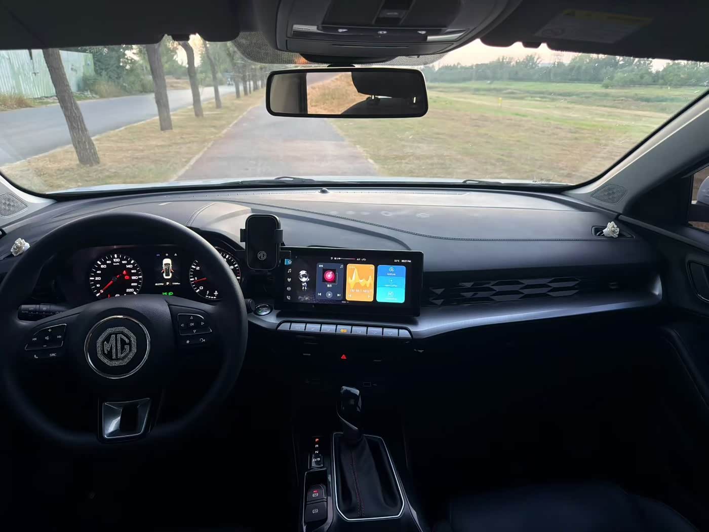 MG MG5 1.5 л 2024 г. Белый, пробег 11000 км