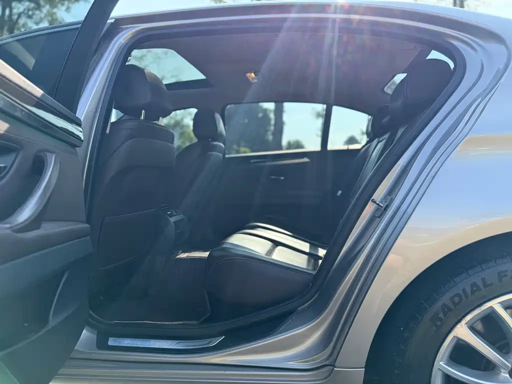 BMW 5 Series — миниатюра 18
