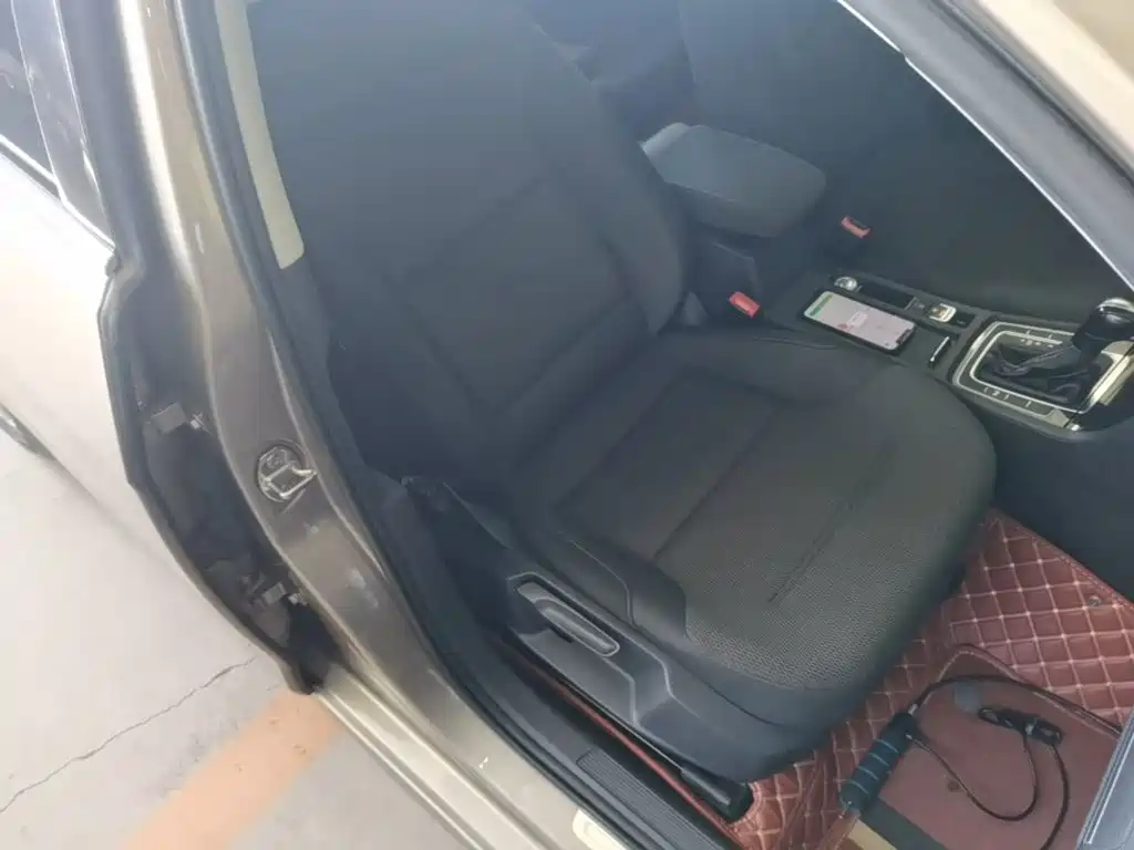 Volkswagen Golf — миниатюра 25