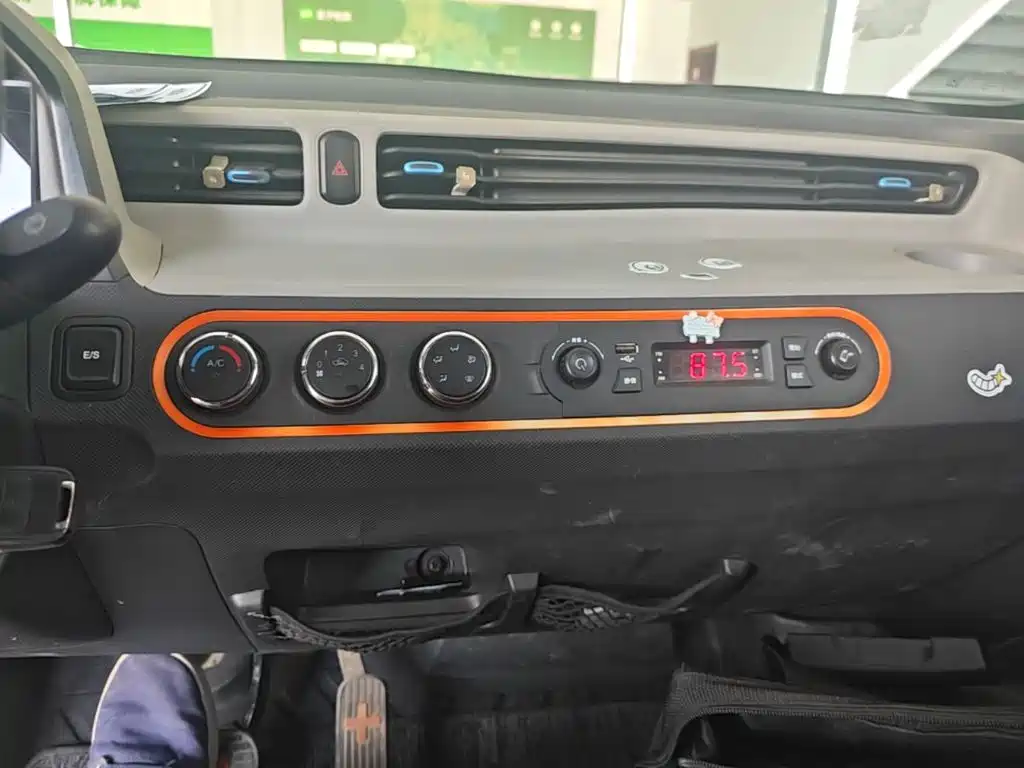 Wuling MINIEV — миниатюра 13