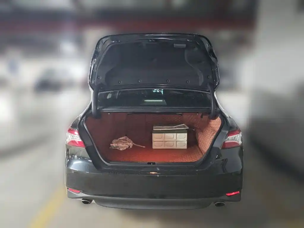 Toyota Camry — миниатюра 10
