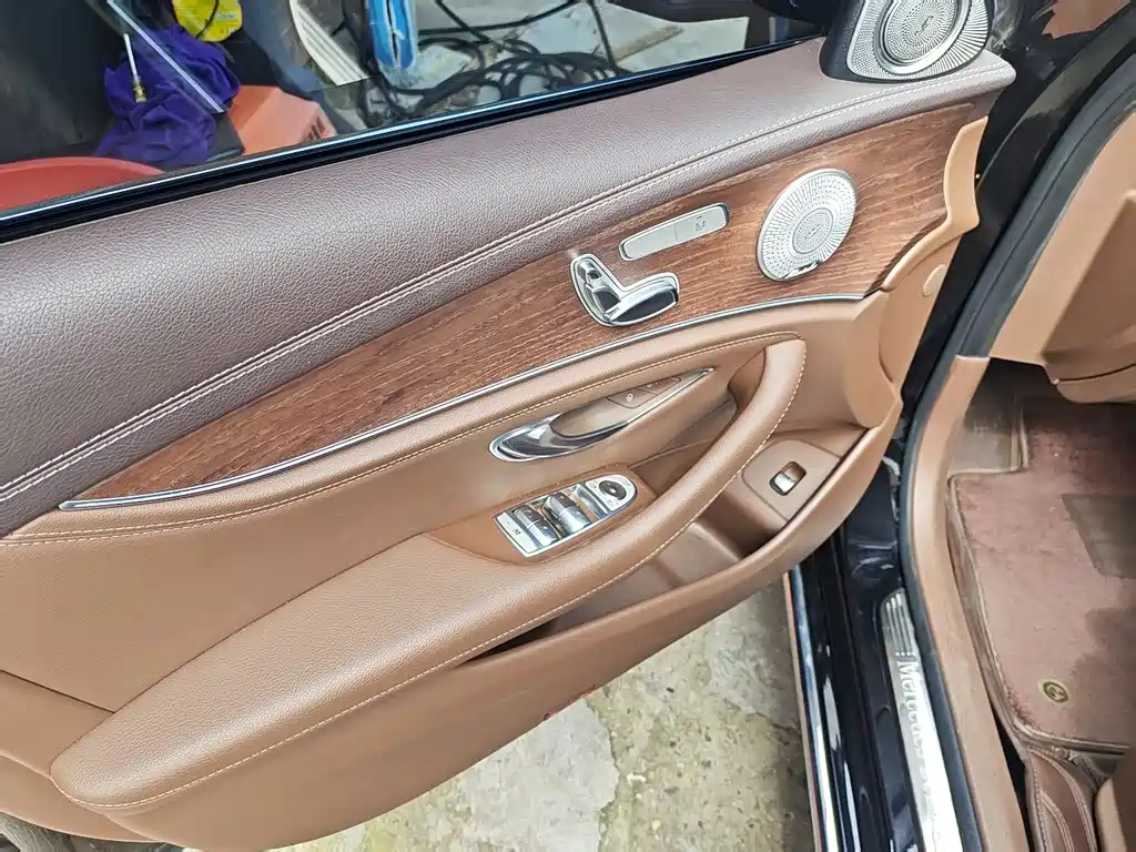 Mercedes-Benz E-Class — миниатюра 4