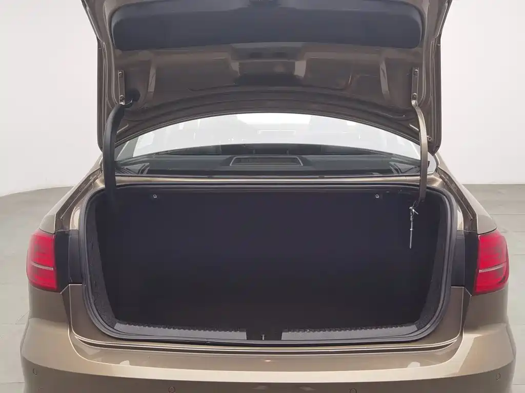 Volkswagen Sagitar — миниатюра 16