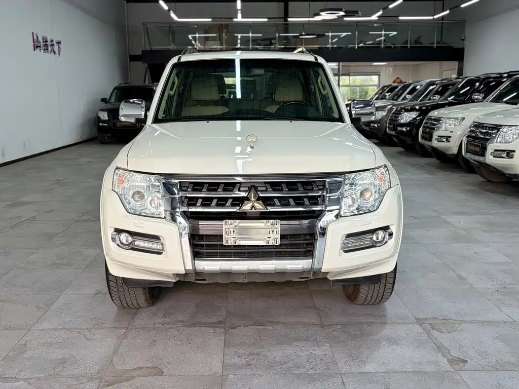 Mitsubishi Pajero (Import) — миниатюра 2