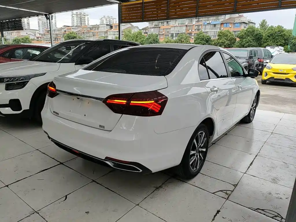 Geely Emgrand — миниатюра 7