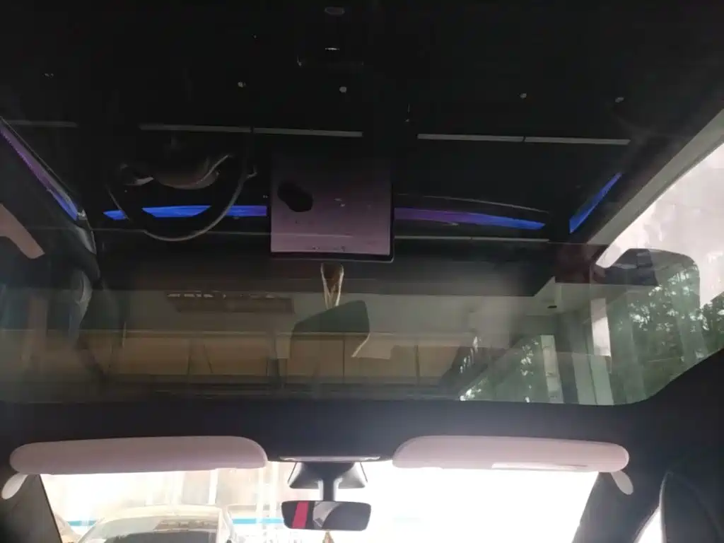 Tesla Model Y — миниатюра 18