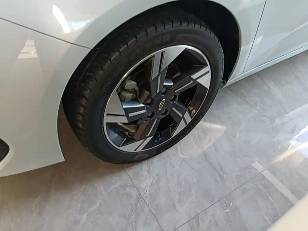 Geely L HiP — миниатюра 23